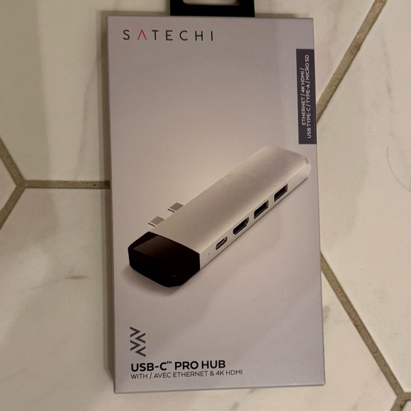 NWT USB-C Pro Hub for MacBook Pro - Picture 6 of 7